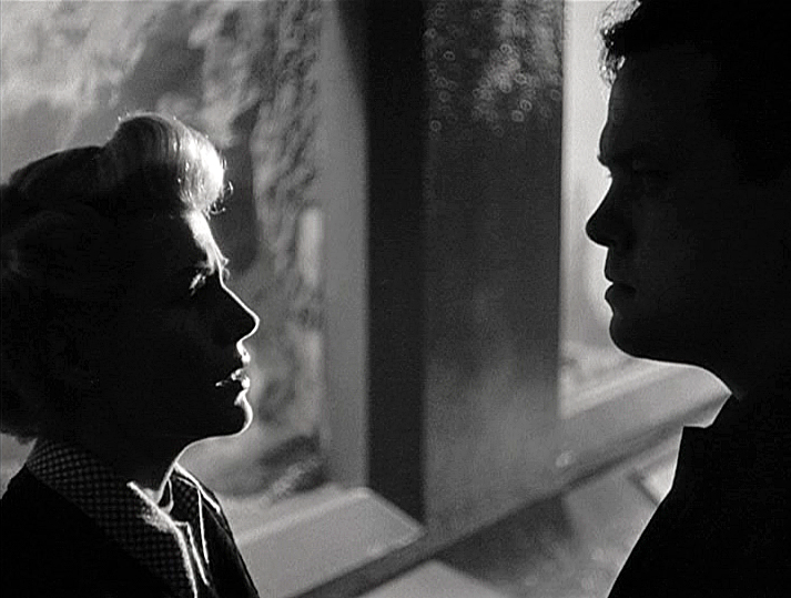 Rita Hayworth and Orson Welles in <em>The Lady from Shanghai</em>